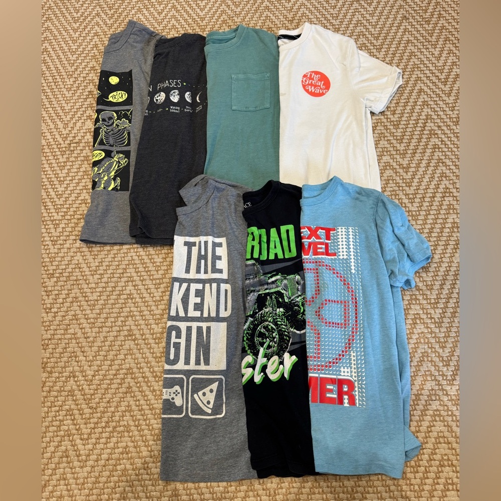 Boys Graphic Tee Shirt Lot Size Medium (7/8)&(8/10)